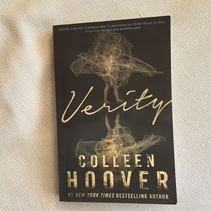 Verity by Colleen Hoover paperback book